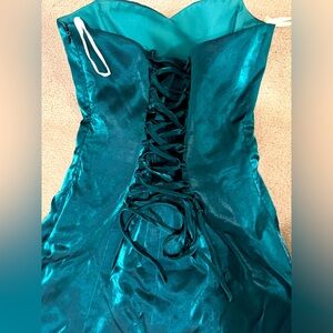 Green silk sweetheart gown - rib frame, matching lace up back, double th…